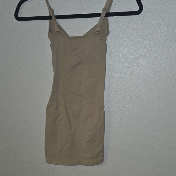 SKIMS Tan Shapewear Slip - Picture 5 of 7